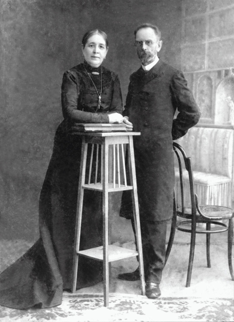 Пётр Петрович Чернов, сын гжатского купца-мецената П. А. Чернова, с супругой Серафимой Сергеевной. 1914 год.