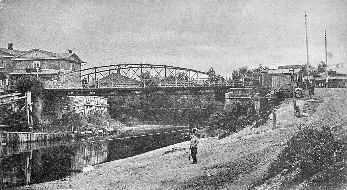 Мост через реку Гжать.