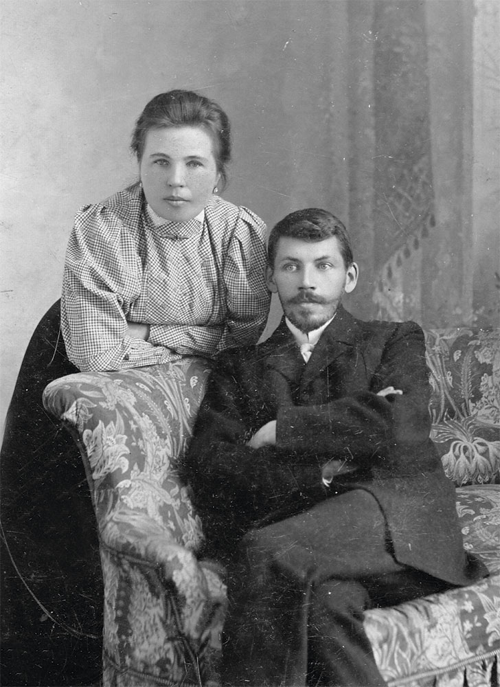 Гжатский фотограф Иван Николаевич Павлинов с супругой Марией. Конец XIX века.