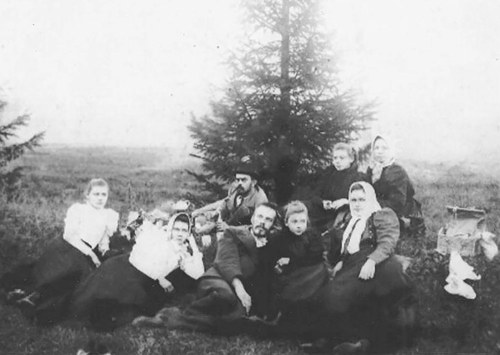 «Пикник на границе к Ивашкову». Семьи Шапошниковых и Павлиновых. 19 сентября 1899 года.