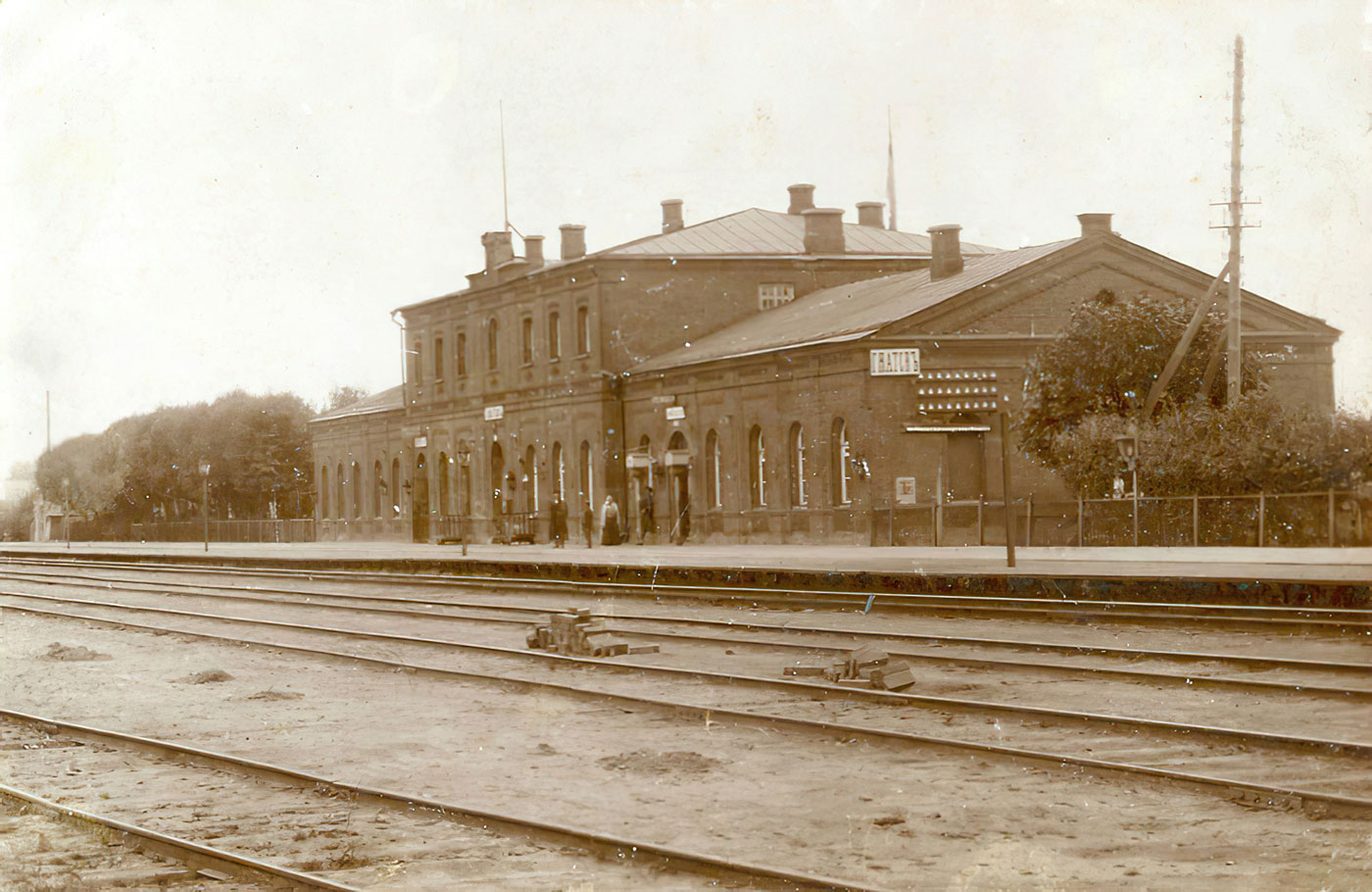 Здание железнодорожного вокзала в г. Гжатске. Начало XX века.