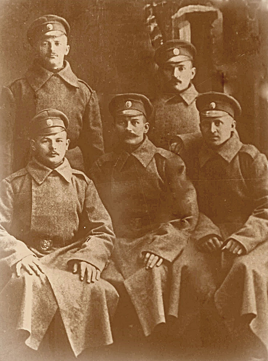 Солдаты Первой мировой войны. Жуков С. В. - первый справа.
